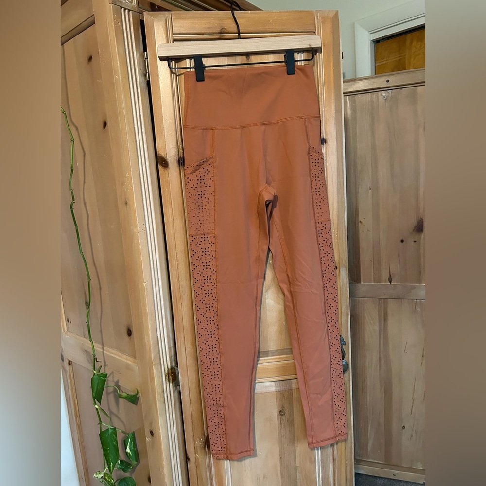 Aerie chill/play/move leggings - dark coral/orange color - floral cutout pattern